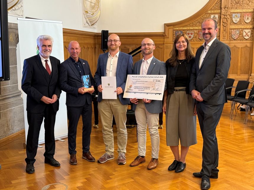 Die Preisverleihung mit Umweltminister Willingmann